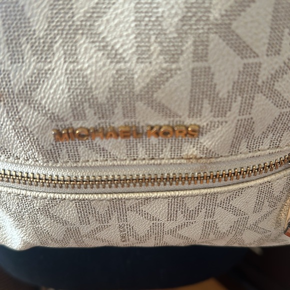 Michael kors backpack - Picture 2 of 9